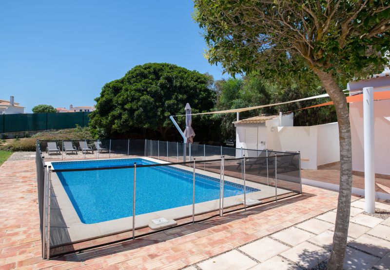 Mesh Fence with Child Lock