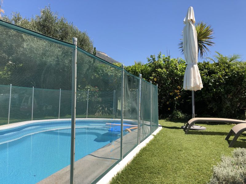 Mesh Fence in a Pool Setting